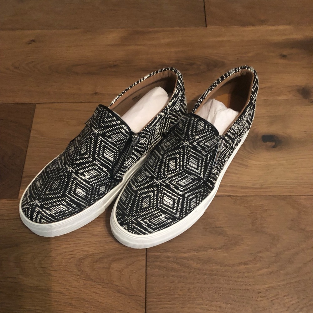 Ronne Sneaker- 6.5